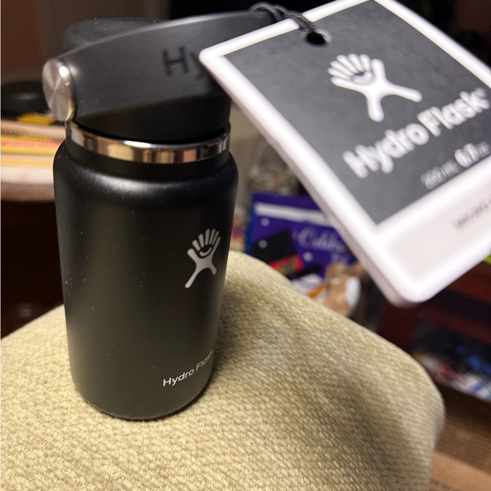 Hydro Flask Matte Black Bottle - Picture 6 of 10